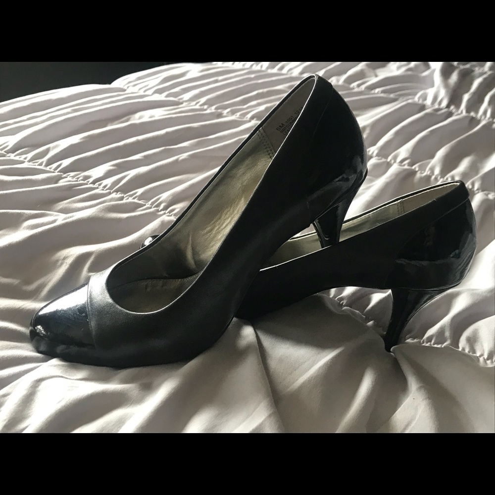 Black leather heels Bandolino size 6